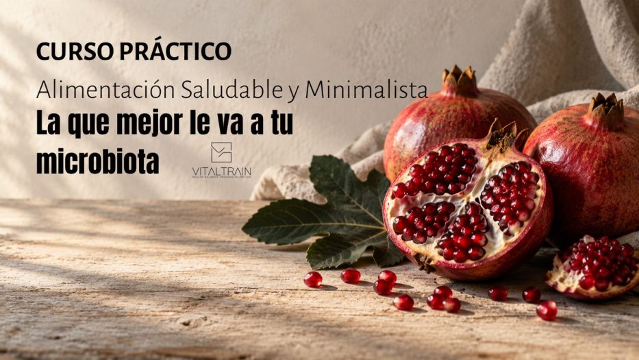 Portada del curso Alimentación Saludable y Minimalista de Vitaltrain: granada abierta y granos sobre madera clara